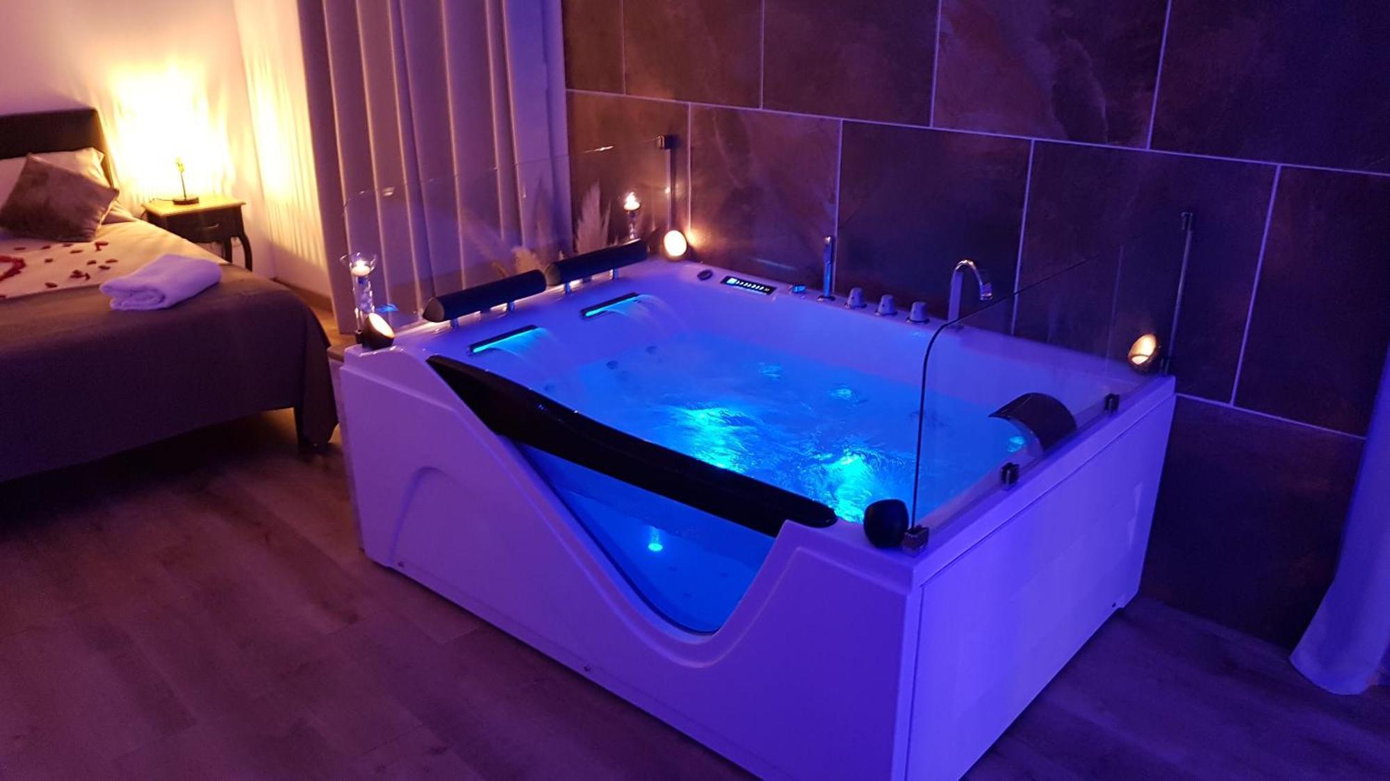 Love Room Jaccuzi Puisserguier Dış mekan fotoğraf